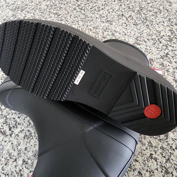 Hunter Women’s Play Short Rain Boots – Black 🖤🌧️✨ - Picture 9 of 12